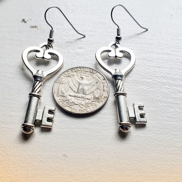 Steampunk  SilverTone key earrings - Picture 3 of 4